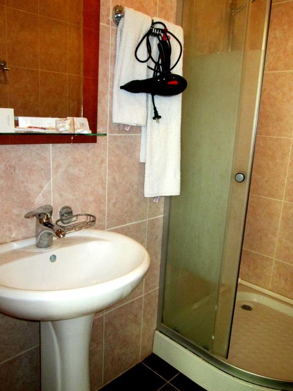 Max Comfort Hotel Kutaisi Værelse billede