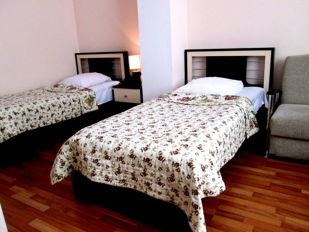 Max Comfort Hotel Kutaisi Eksteriør billede