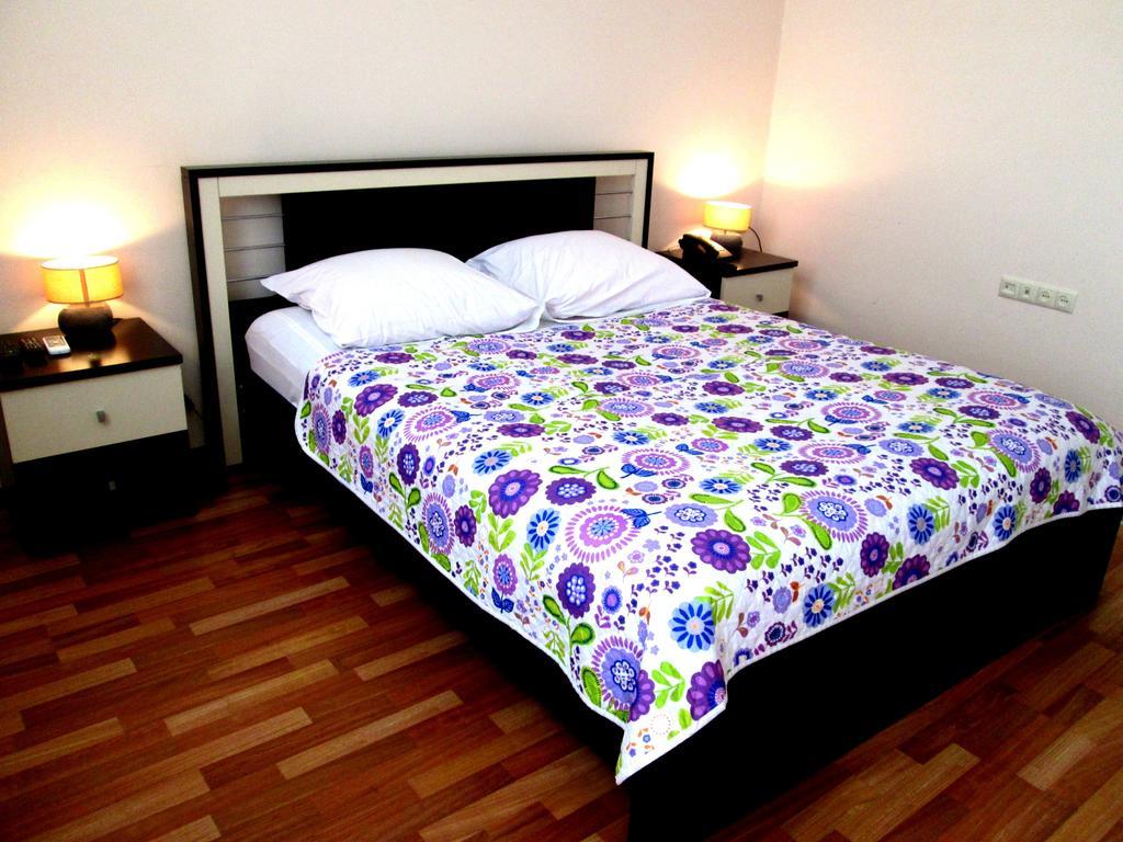 Max Comfort Hotel Kutaisi Værelse billede