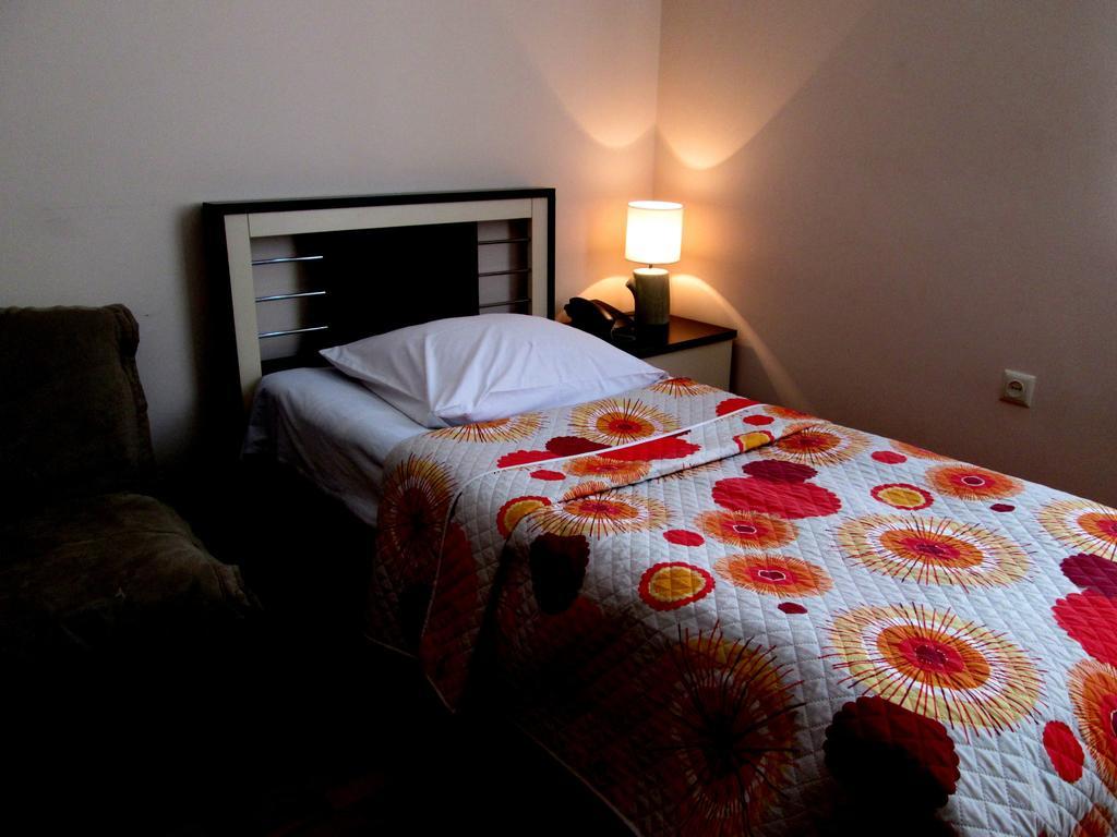 Max Comfort Hotel Kutaisi Værelse billede