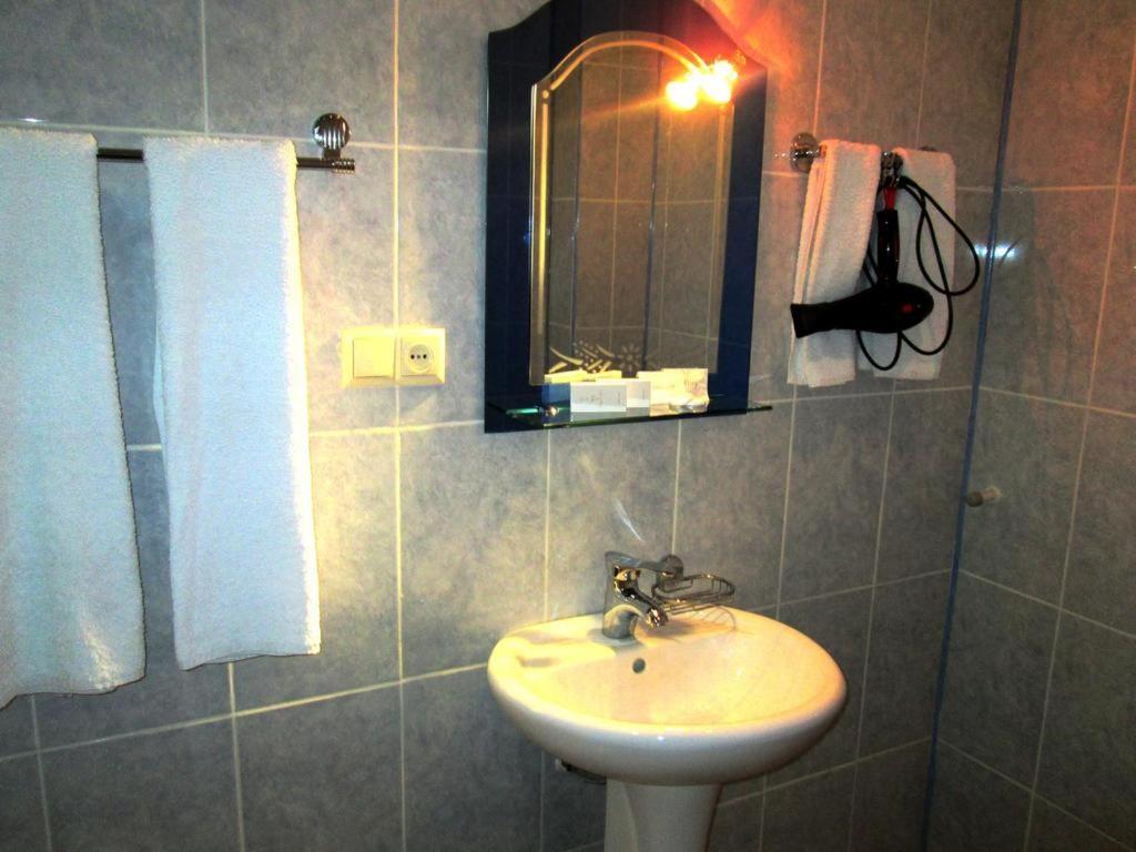 Max Comfort Hotel Kutaisi Eksteriør billede
